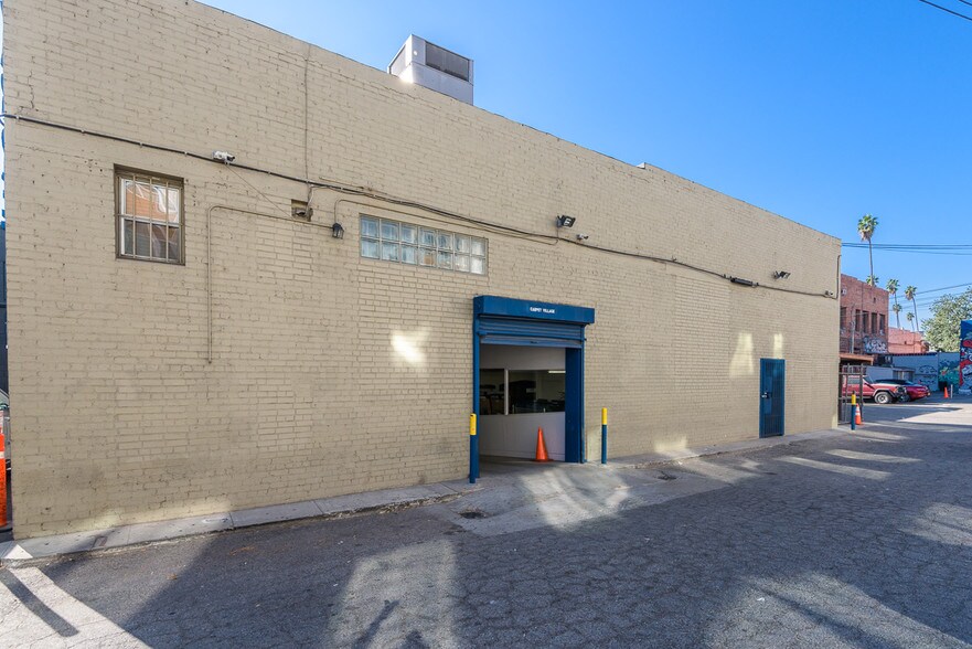 More Photos Of 5631 Hollywood Blvd, Hollywood Storefront For Lease