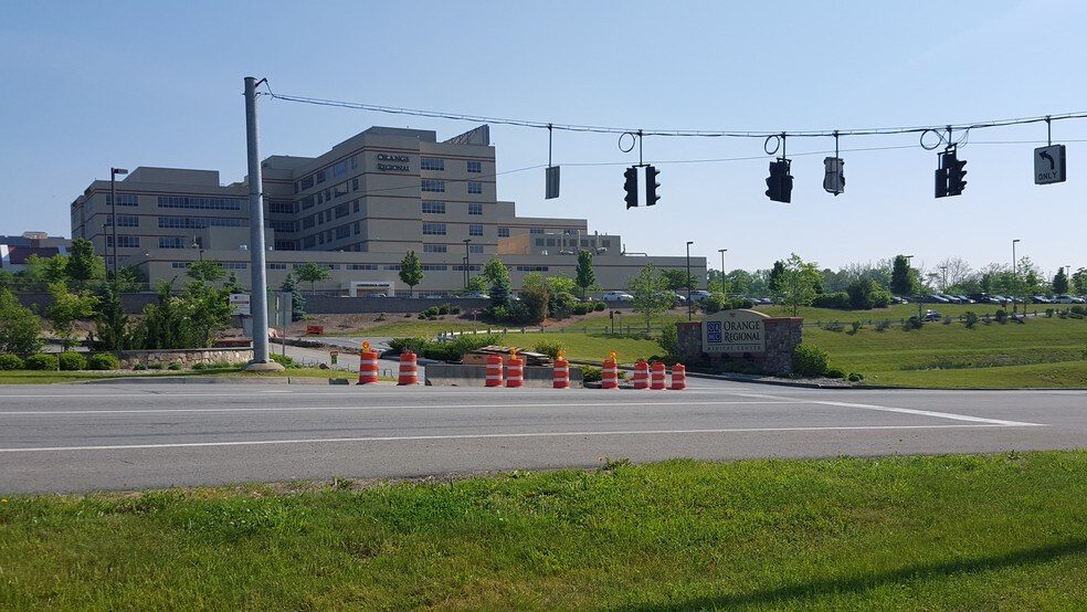 More Photos Of 682 E Main St, Middletown Medical For Lease