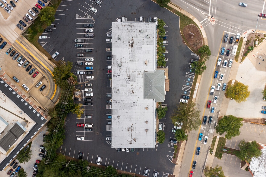 More Photos Of 15 Spinning Wheel Rd, Hinsdale Unknown For Lease