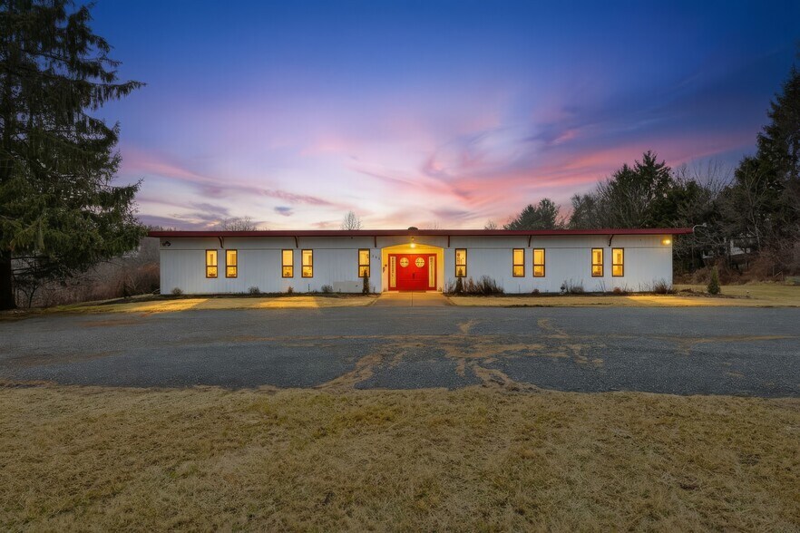 Primary Photo Of 346 Old New Windsor Pike, Westminster Flex For Sale