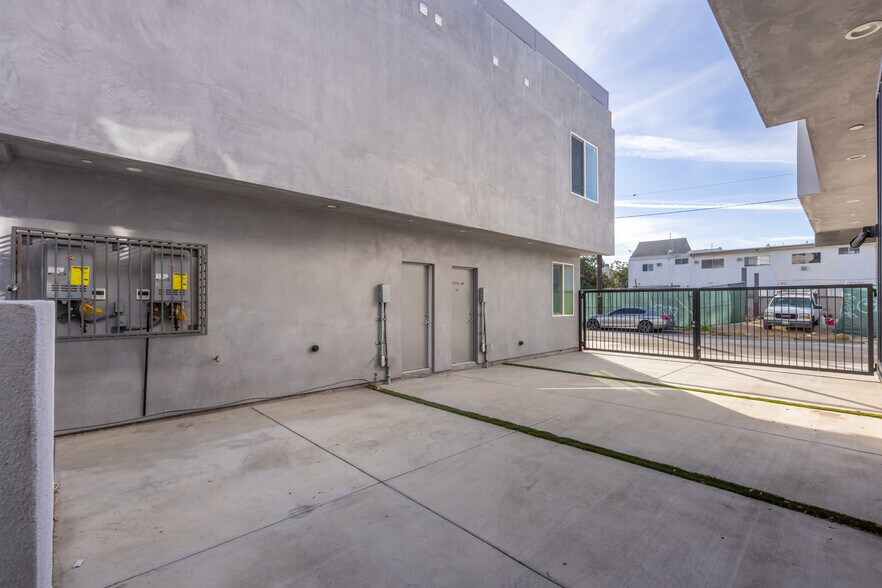 More Photos Of 10857 Morrison St, North Hollywood Apartments For Sale