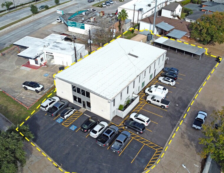 More Photos Of 4740 Ingersoll St, Houston Office For Sale