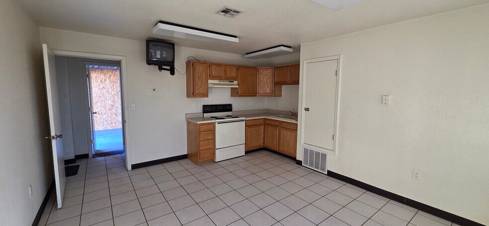More Photos Of 2401 Lawrence Blvd, Alamogordo Warehouse For Sale