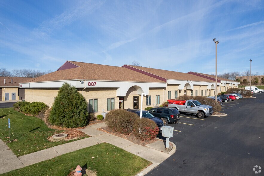 More Photos Of 887 Hampshire Rd, Stow Light Manufacturing For Lease