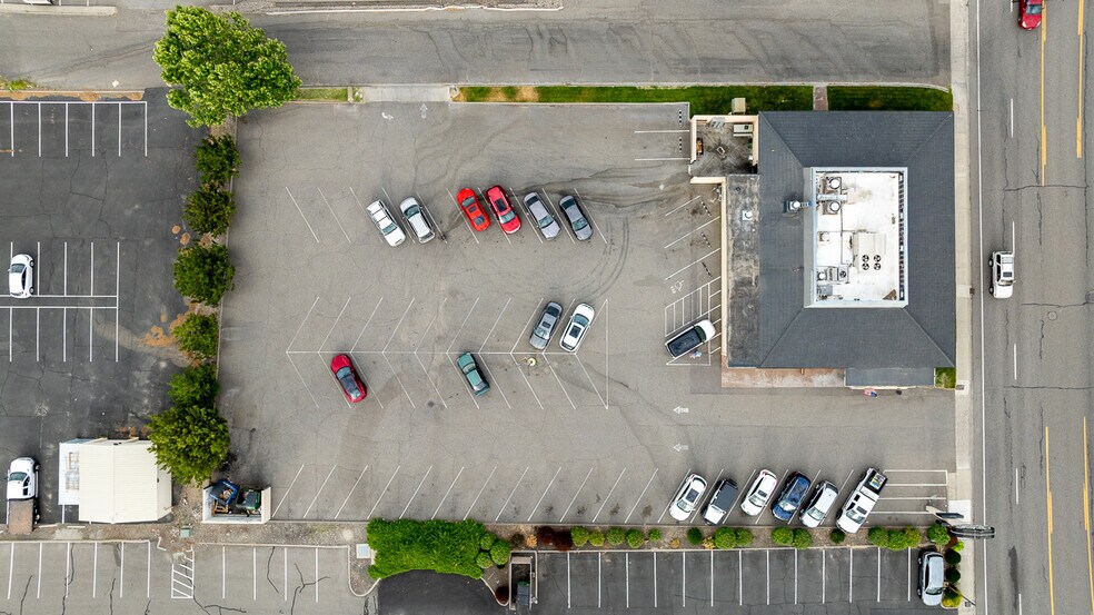 More Photos Of 3200 W Clearwater Ave, Kennewick Restaurant For Sale