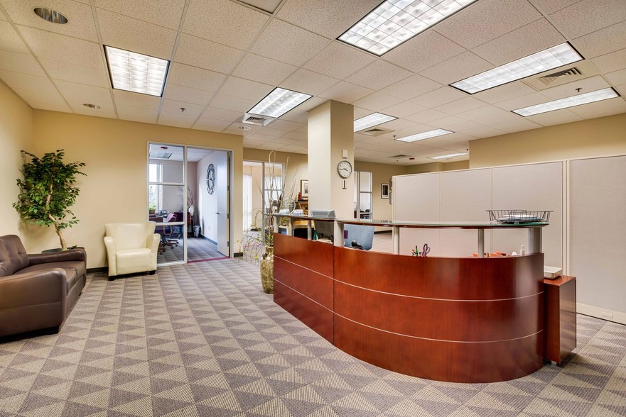 More Photos Of 412 E Parkcenter Blvd, Boise Office For Lease