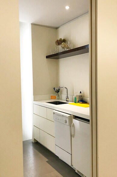 More Photos Of 117 E 24th St, New York Office Residential For Lease