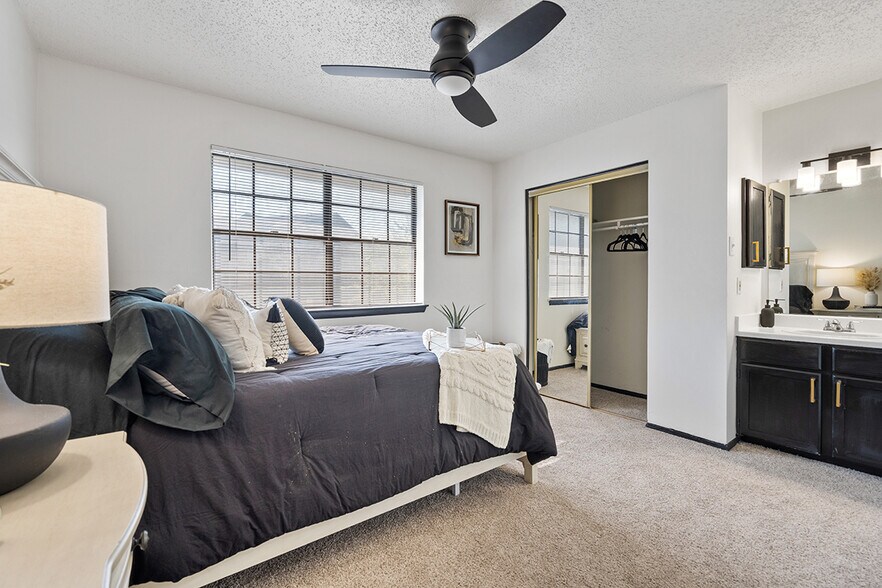 More Photos Of 7302 University Row, San Antonio Apartments For Sale