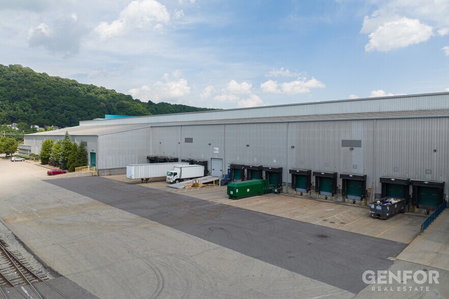 More Photos Of 555 W Park Rd, Leetsdale Warehouse For Lease