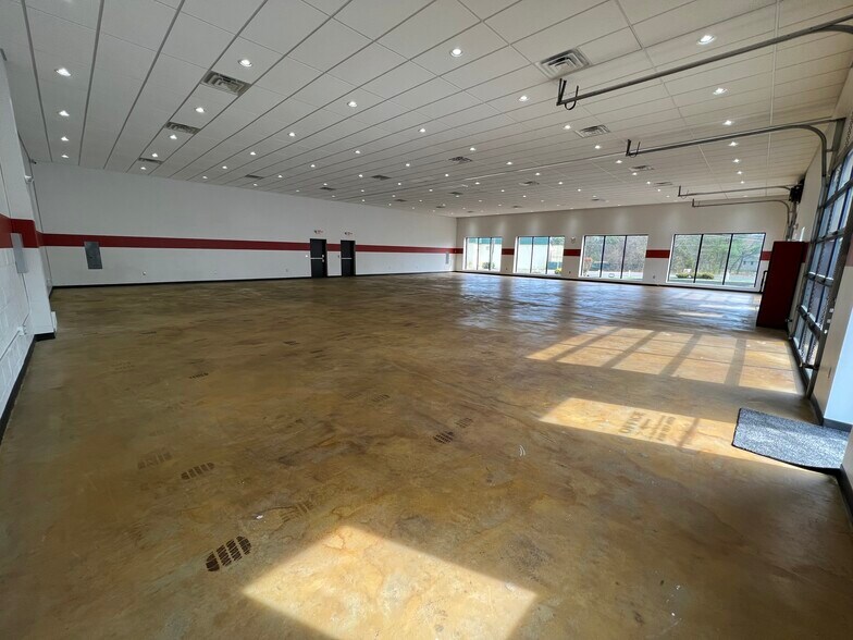 More Photos Of 485 E Taunton Ave, West Berlin Warehouse For Lease