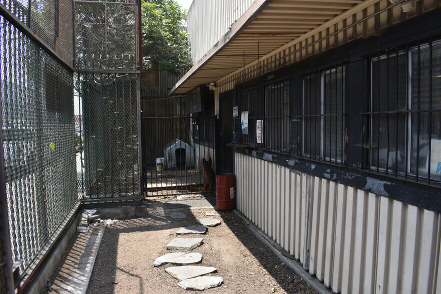 More Photos Of 8705 Crocker St, Los Angeles Land For Lease