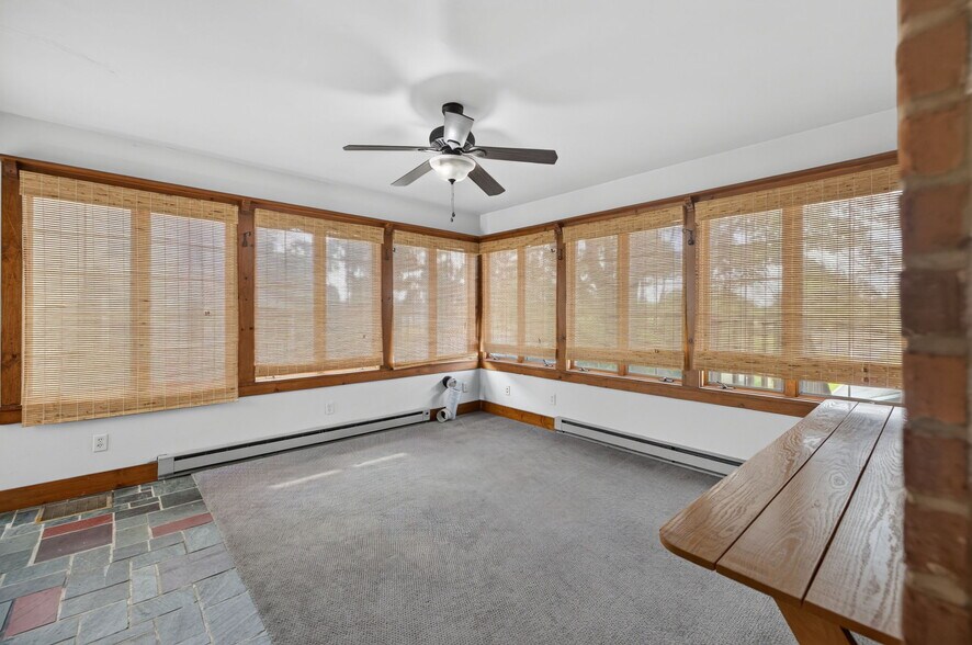More Photos Of 330 Mahoning St, Milton Office For Sale
