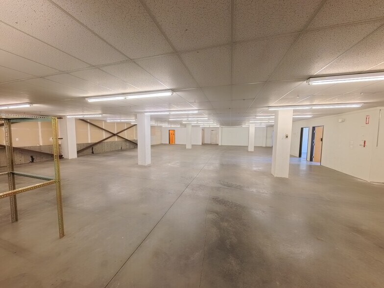 More Photos Of 635 SE Business Way, Bend Showroom For Sale