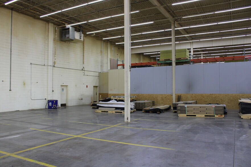 More Photos Of 1777 Oakdale Ave, West Saint Paul Manufacturing For Lease