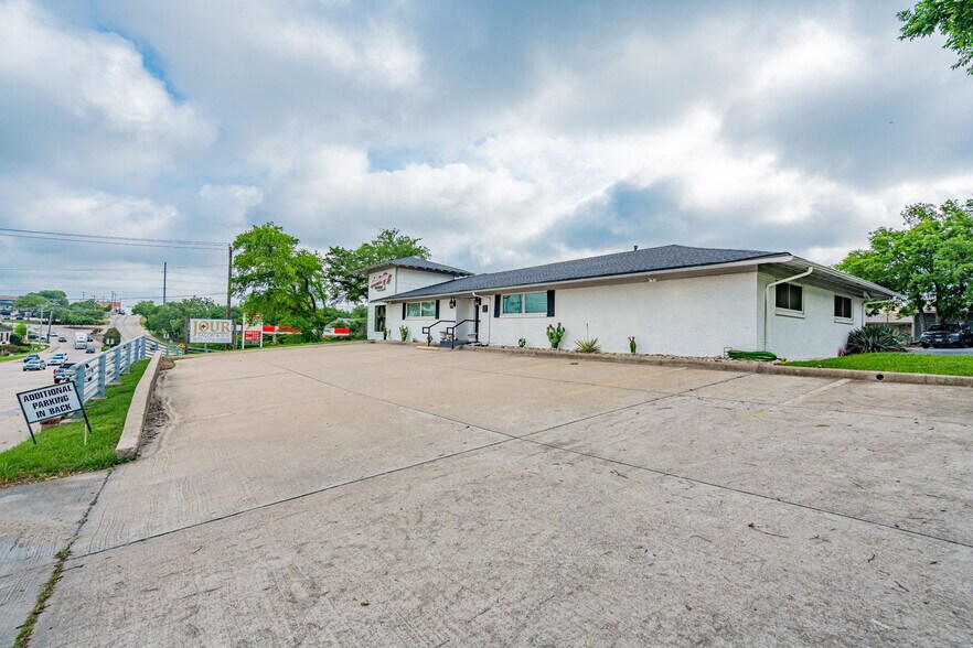 More Photos Of 501 S Goliad St, Rockwall General Retail For Sale