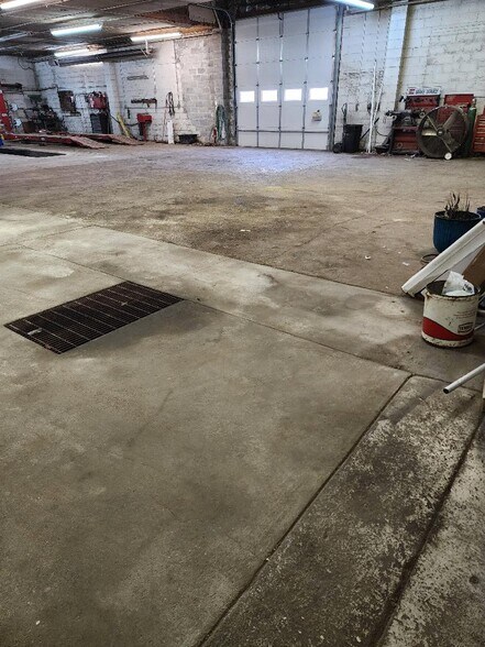 More Photos Of 1530 S 11th St, Nebraska City Auto Repair For Sale