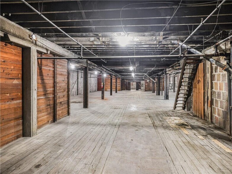 More Photos Of Ahlers Way, Pittsburgh Warehouse For Lease