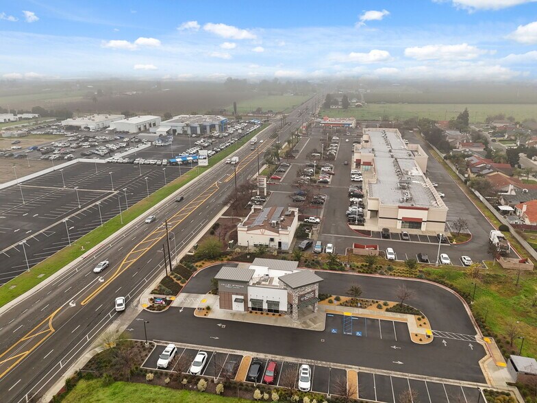 More Photos Of 1377 W El Monte Way, Dinuba Restaurant For Lease