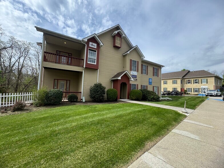 More Photos Of 1999 S Main St, Blacksburg Office Residential For Lease