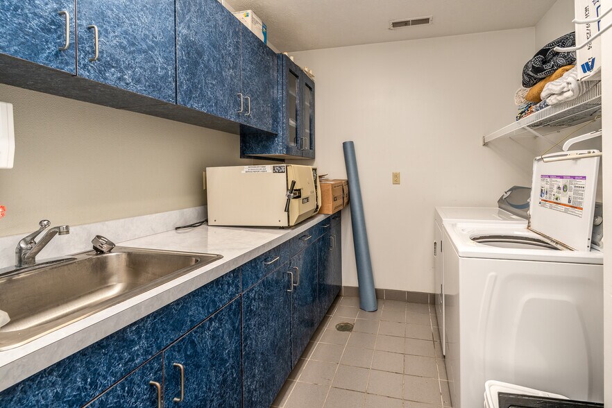 More Photos Of 602 S Court St, Marion Office For Sale
