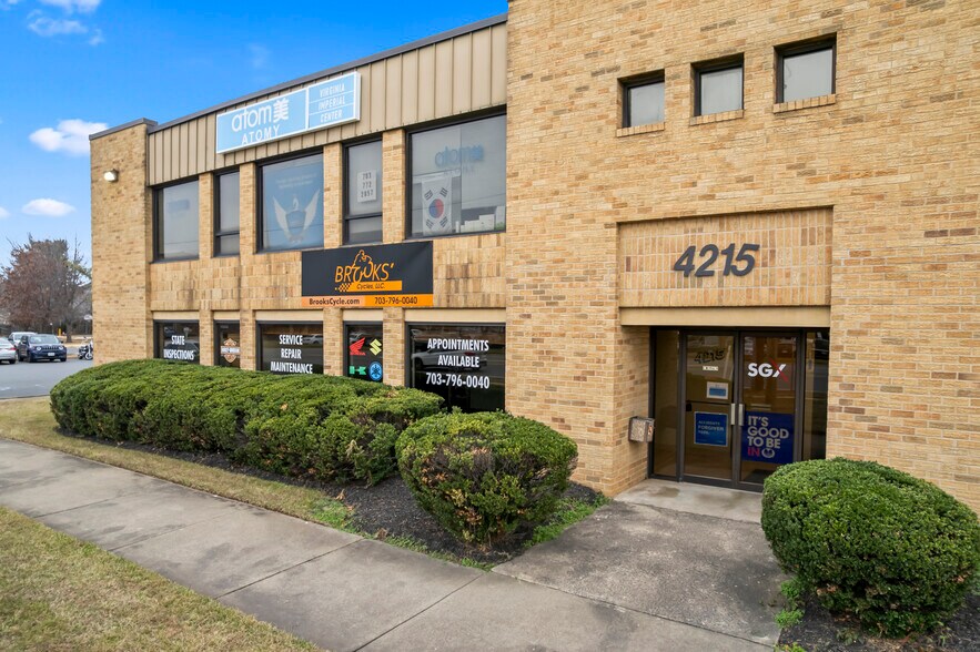 More Photos Of 4215 Walney Rd, Chantilly Light Manufacturing For Lease