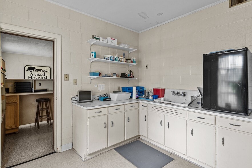 More Photos Of 3522 James B White Hwy, Whiteville Veterinarian Kennel For Sale