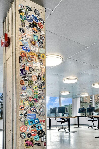 More Photos Of 2727 Western Ave, Seattle Loft Creative Space For Lease