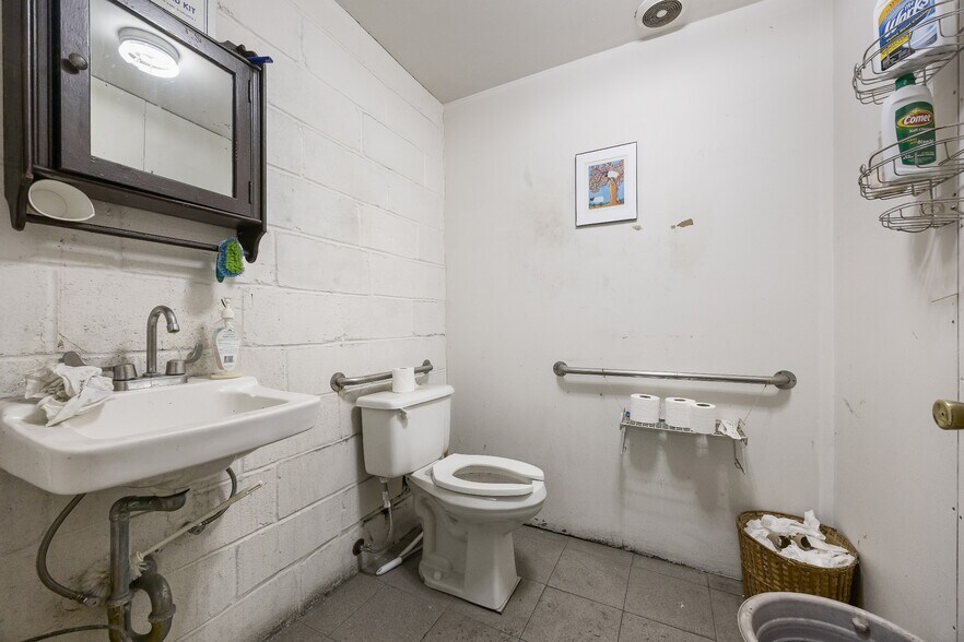 More Photos Of 3856 11th St, Long Island City Warehouse For Sale