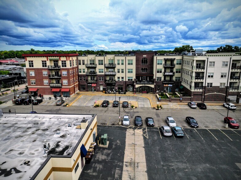 More Photos Of 712-786 Mainstreet, Hopkins General Retail For Sale