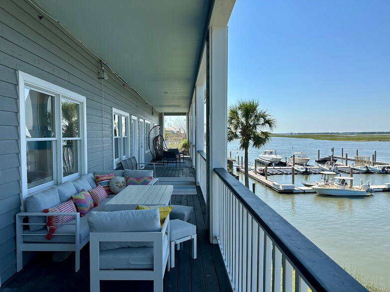 More Photos Of 103 Palm Blvd, Isle Of Palms Office For Sale