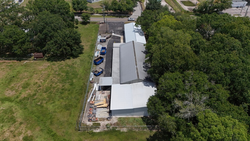 More Photos Of 301 Charlie Griffin Rd, Plant City Flex For Lease