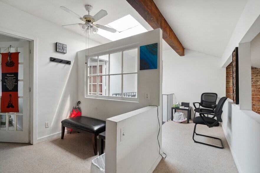 More Photos Of 519-521 N Charles St, Baltimore Office For Sale