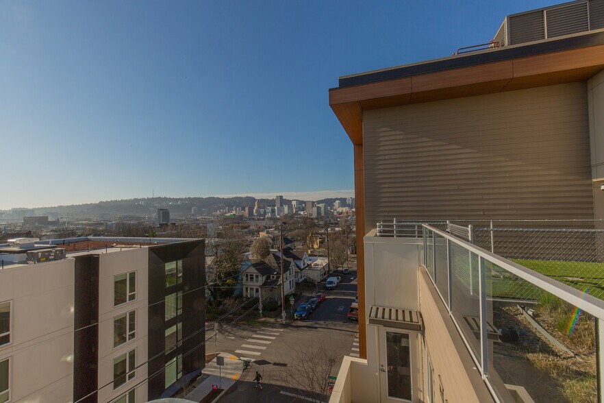 More Photos Of 1250 E Burnside St, Portland Apartments For Lease