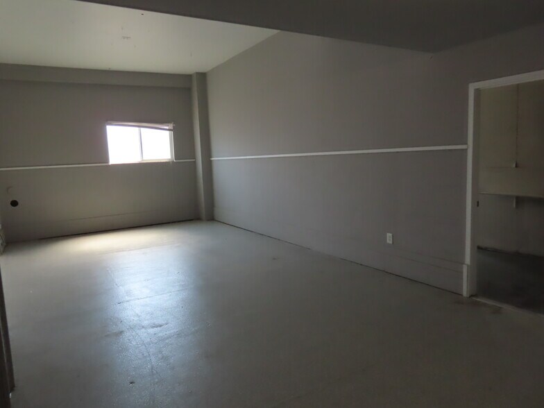 More Photos Of 180 3rd st, Harrisburg Light Manufacturing For Lease