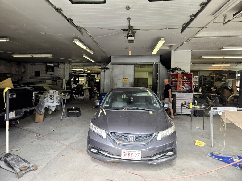 More Photos Of 20 Woodland St, Methuen Auto Repair For Sale