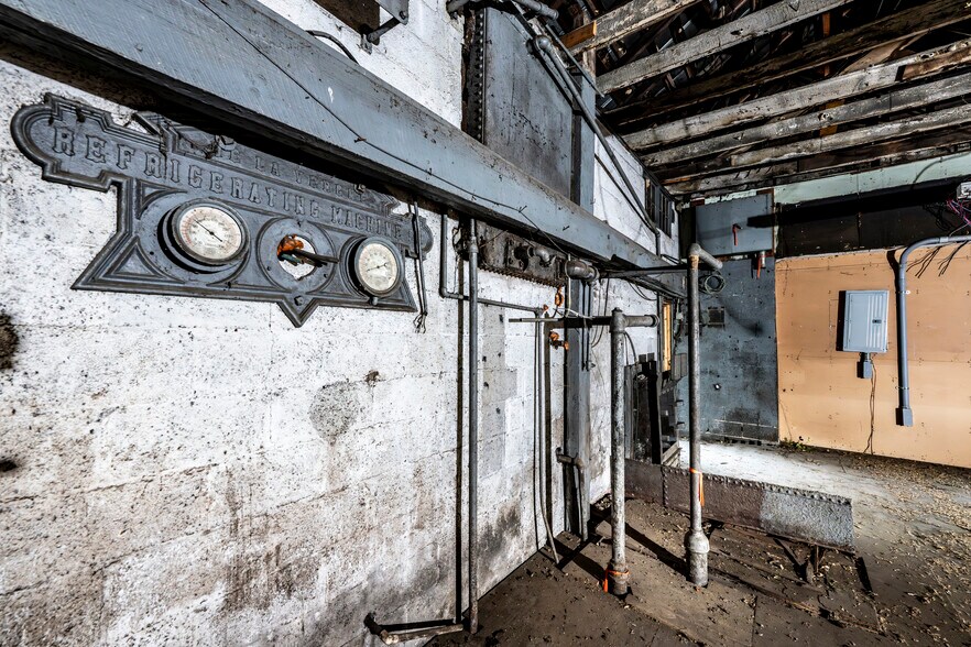 More Photos Of 1833-1837 Netherland Inn Rd, Kingsport General Retail For Sale