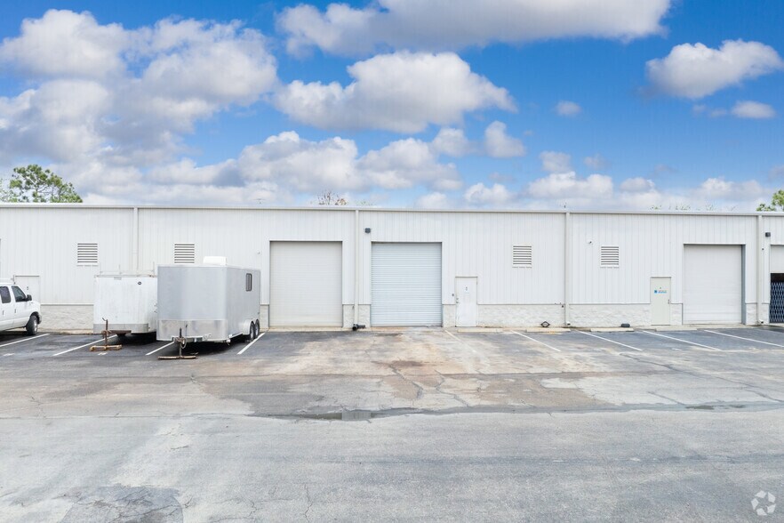 More Photos Of 17050 Alico Commerce Ct, Fort Myers Warehouse For Sale