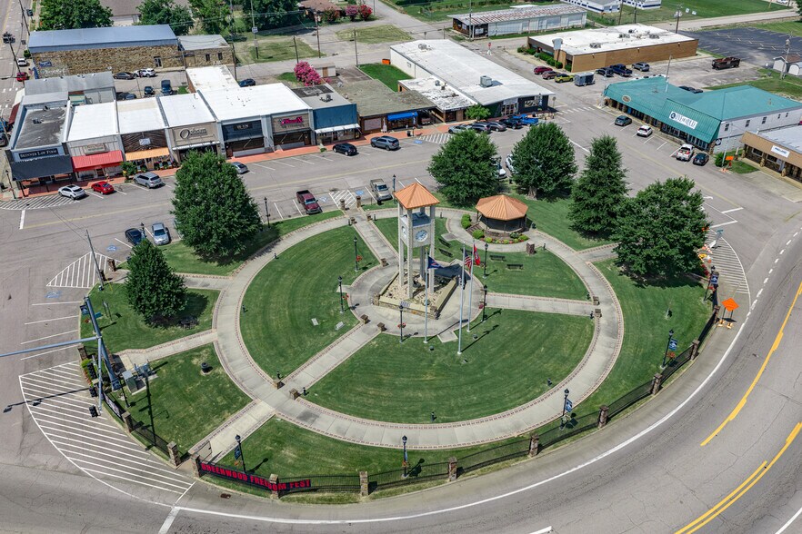 More Photos Of 20 Town Sq, Greenwood Health Club For Sale