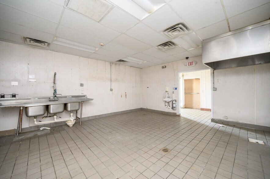 More Photos Of 343 State Route 17, Hasbrouck Heights Fast Food For Sale