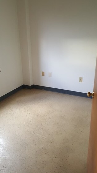 More Photos Of 400-460 Fame Rd, Dayton Light Distribution For Lease