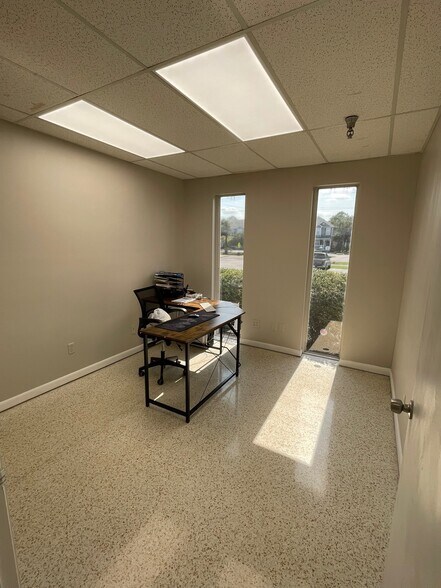 More Photos Of 6818-6824 S Manhattan Ave, Tampa Industrial For Lease