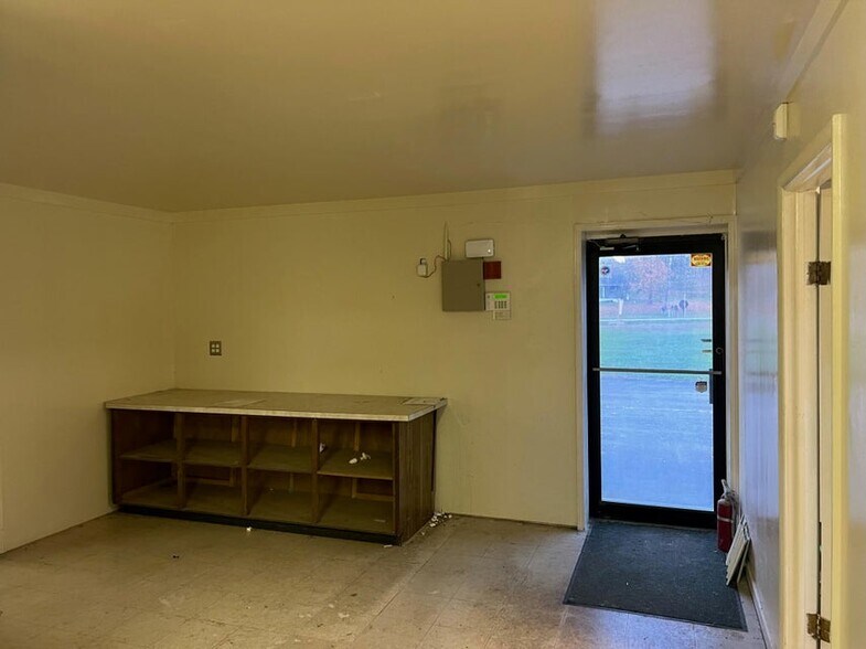 More Photos Of 868 State Route 3 and 12, Hinton Flex For Sale