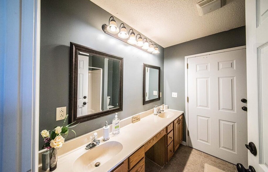 More Photos Of 2025 Clark Line Rd, Paducah Apartments For Sale