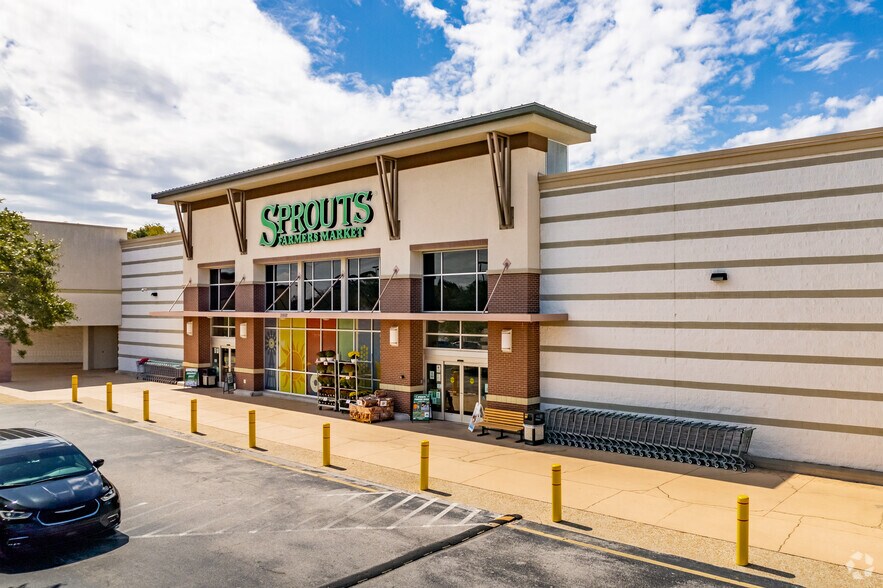 More Photos Of 33650 US Highway 19 N, Palm Harbor General Retail For Sale