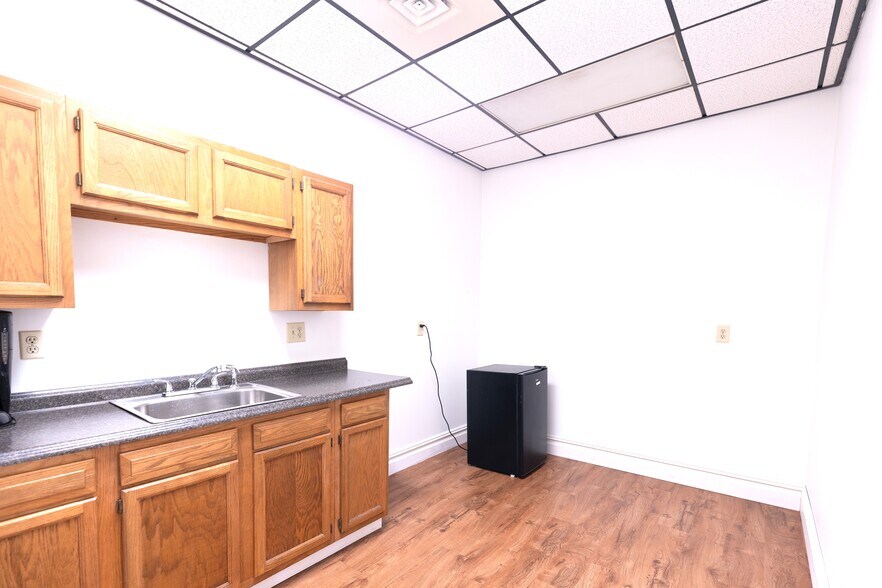 More Photos Of 5982 E Molloy Rd, Mattydale Medical For Sale