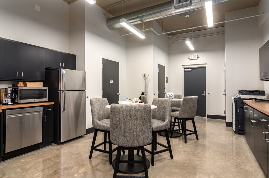 More Photos Of 8221 Ranch Blvd, Little Rock Office Residential For Lease