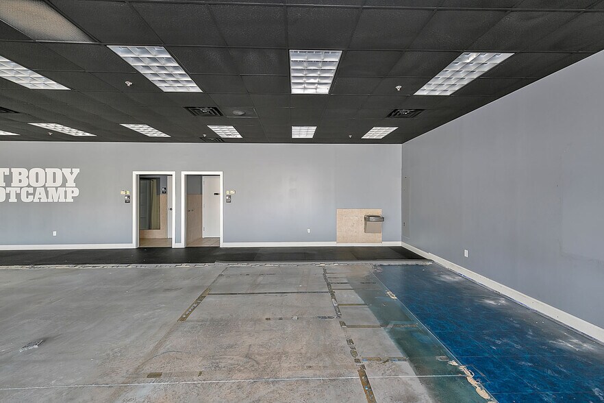 More Photos Of 12926 Highway 92, Woodstock Storefront For Lease