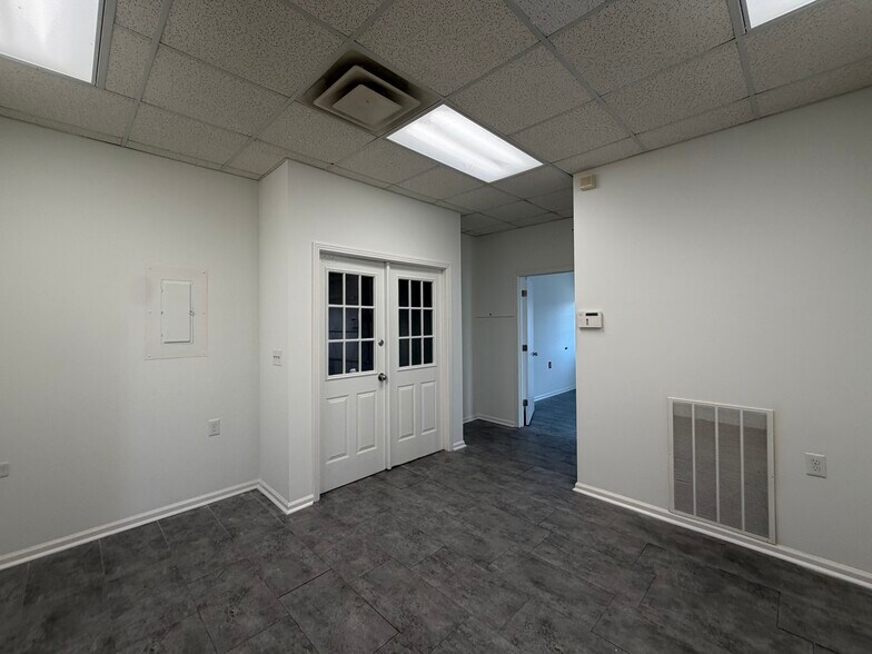 More Photos Of 385-387 Industrial Dr, Mount Juliet Warehouse For Lease