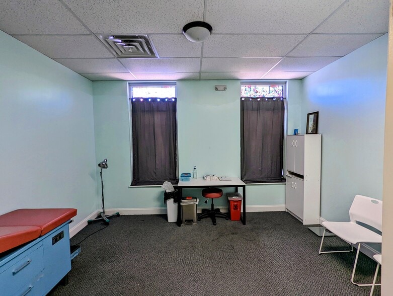 More Photos Of 16021 Kairos Rd, Colonial Heights Medical For Lease