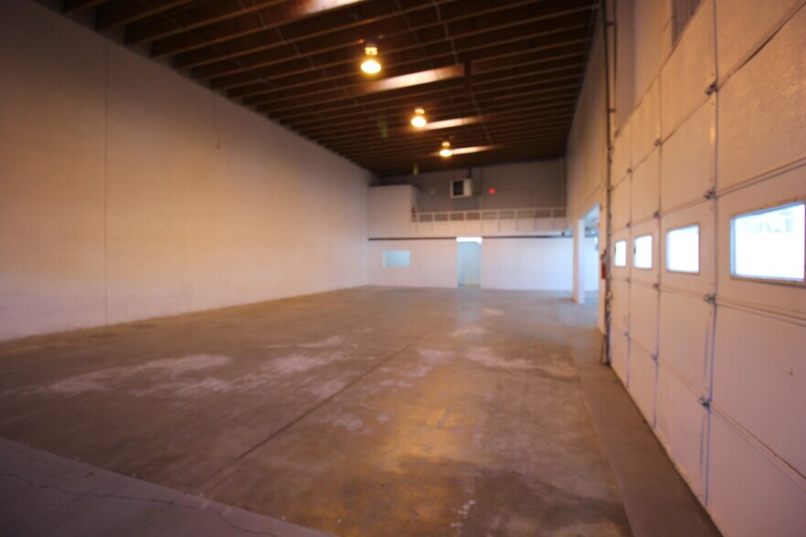 More Photos Of 3800 S Jason St, Englewood Warehouse For Lease